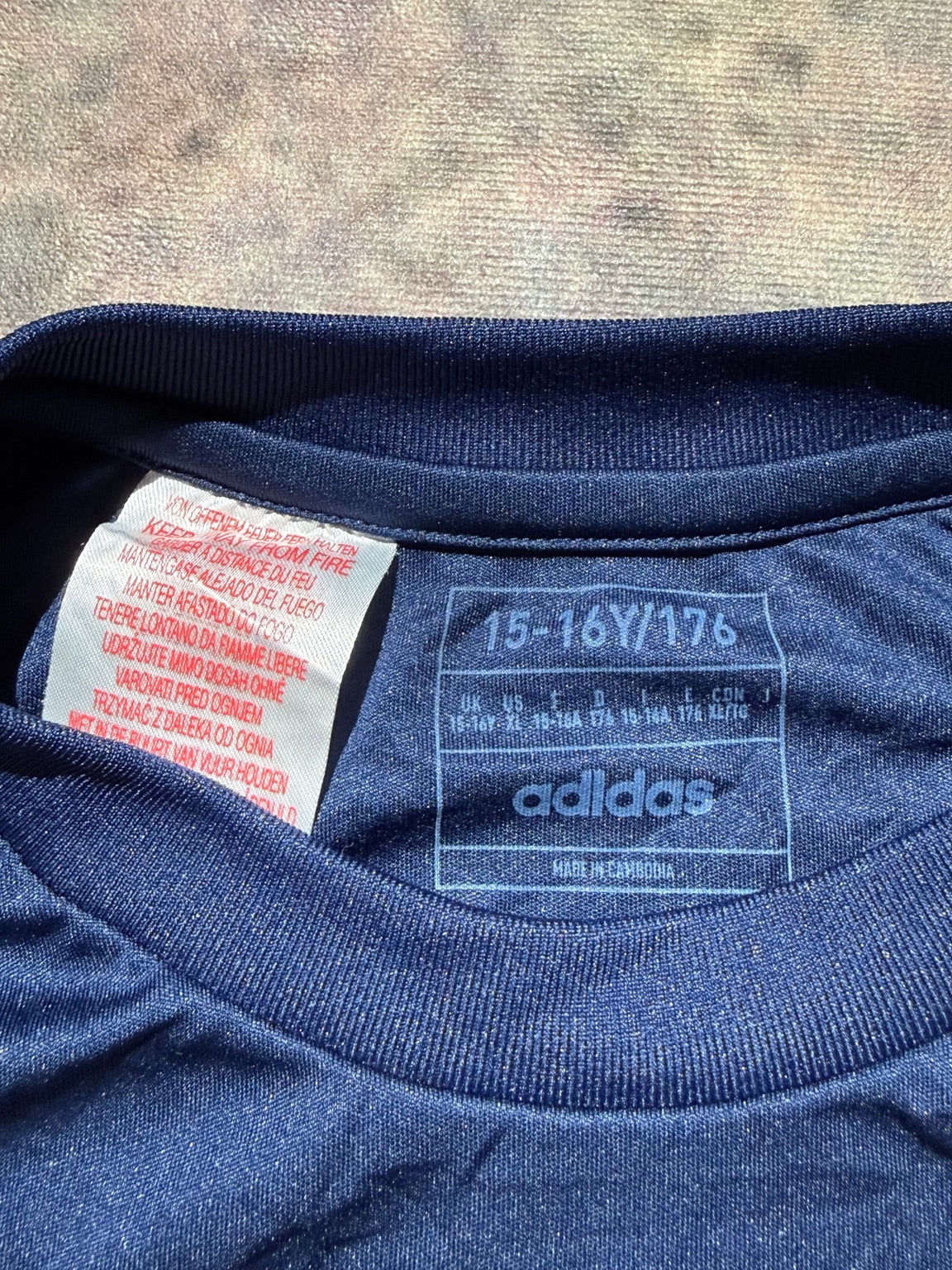 T-shirt Adidas — etichetta taglia 15-16 anni 176 cm