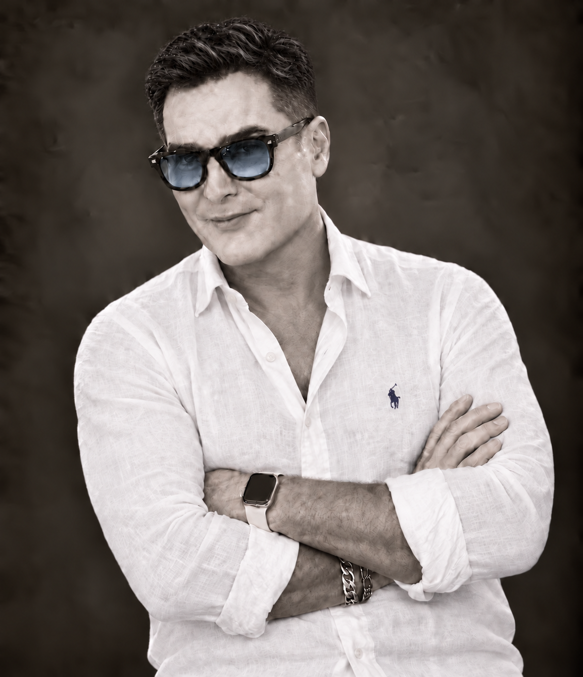 Biagio Sciacca, fondatore di Corso Fly, con camicia bianca