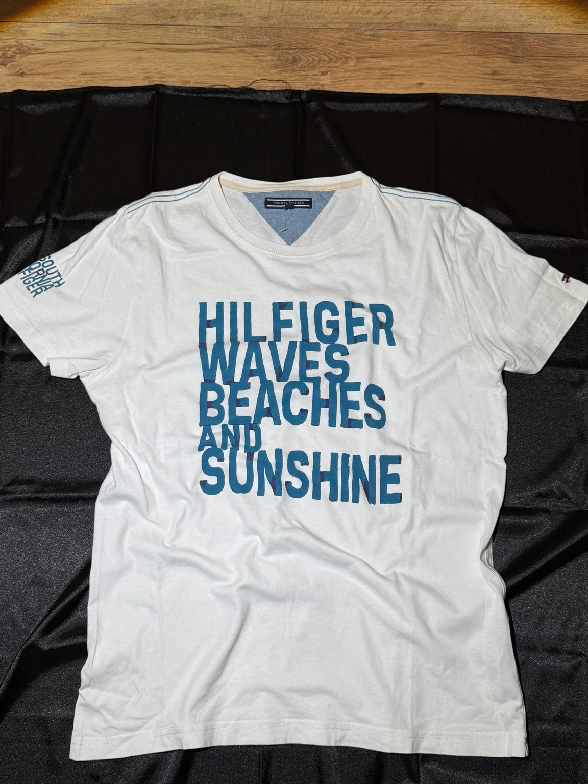 T-shirt Tommy Hilfiger M - foto reale, dettagli e misure