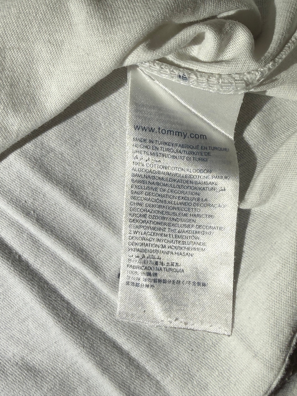 T-shirt Tommy Hilfiger M - foto reale, dettagli e misure