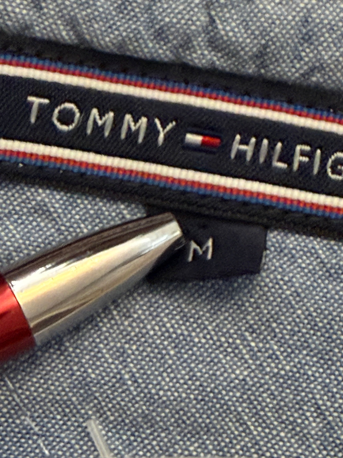 T-shirt Tommy Hilfiger M - foto reale, dettagli e misure