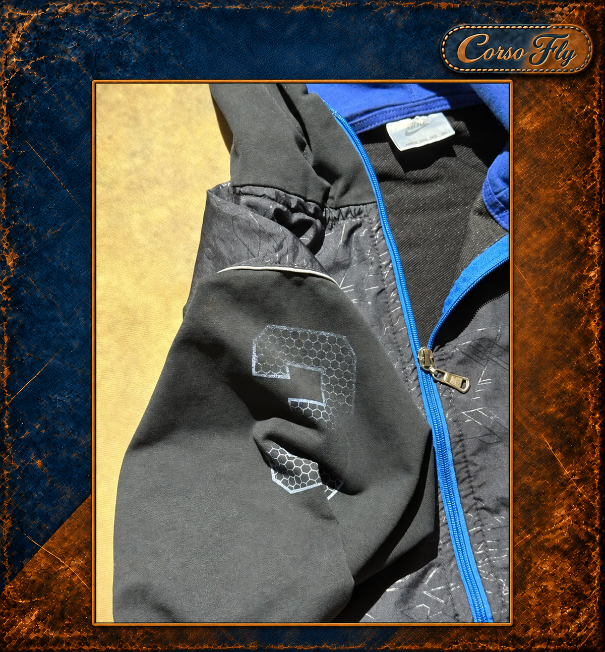 Nike giacca felpa tecnica uomo 3XL 48/50 nera blu con cappuccio – foto del capo 4, sfondo Corso Fly
