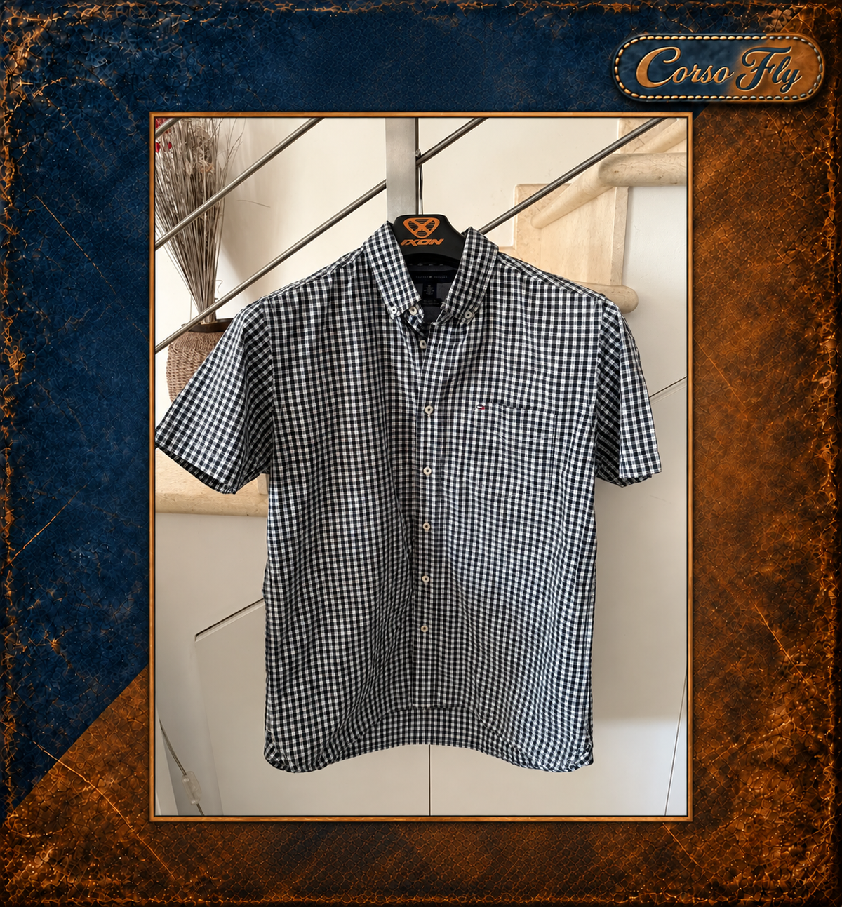 Tommy Hilfiger camicia uomo M quadretti blu bianco manica corta Classic Fit – foto del capo 1, sfondo Corso Fly