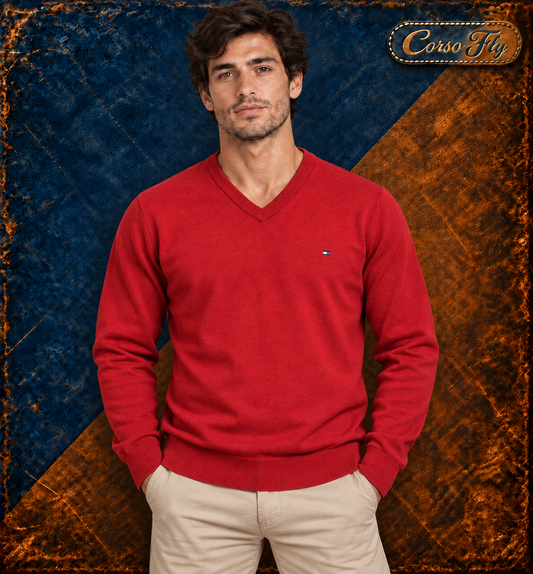 Tommy Hilfiger maglione rosso indossato da modello, sfondo Corso Fly uniforme