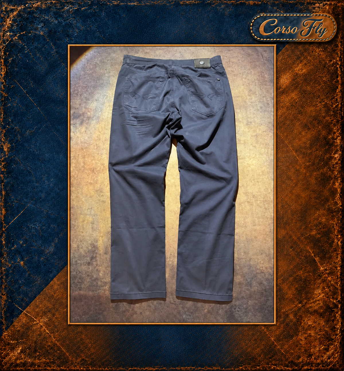Trussardi Jeans pantaloni uomo 52 blu cotone stretch cinque tasche – foto del capo 2, sfondo Corso Fly